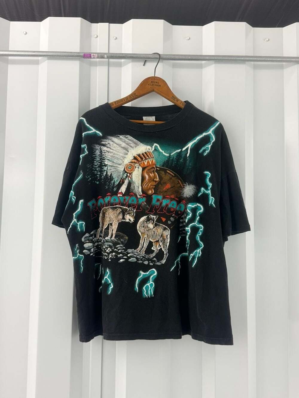 VTG American Thunder Forever Free Native American Wolf Lightning T-Shirt XL AOP